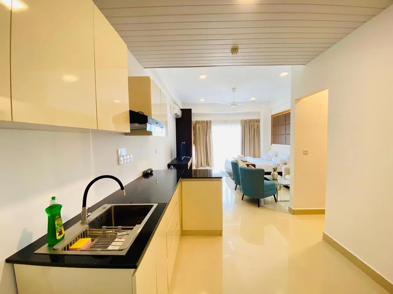 Ocean Breeze Residence Blue Sky Negombo