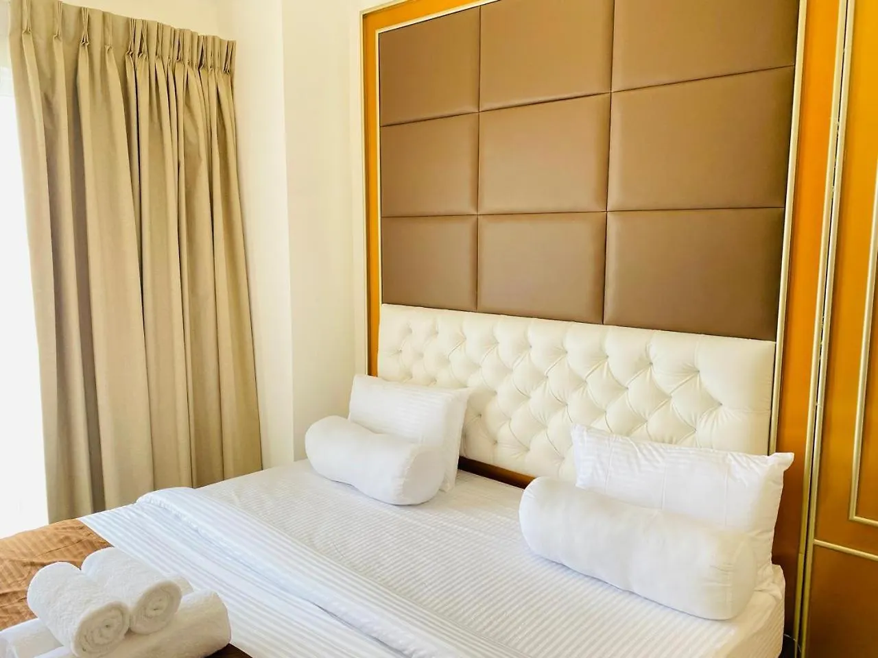 Apartment Ocean Breeze Residence Blue Sky Negombo